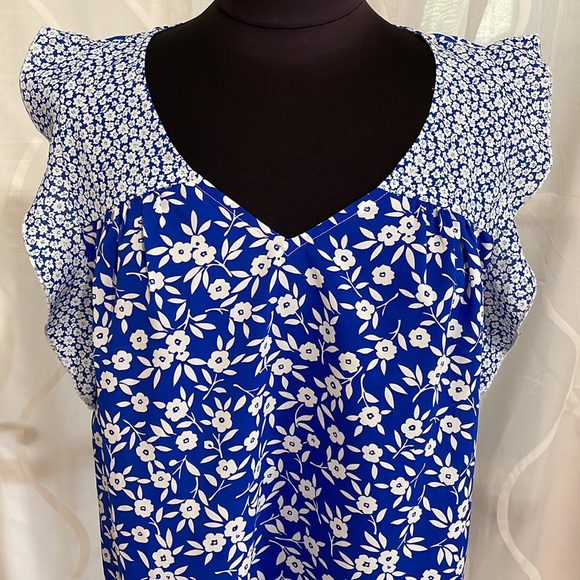 Staccato Blue And White Floral Print Blouse, Medium - Picture 2 of 6